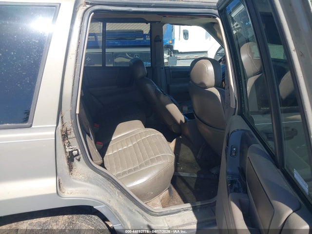 1995 Jeep Grand Cherokee Laredo მანქანა იყიდება აუქციონზე, vin: 1J4GZ58Y8SC748387, აუქციონის ნომერი: 44892776