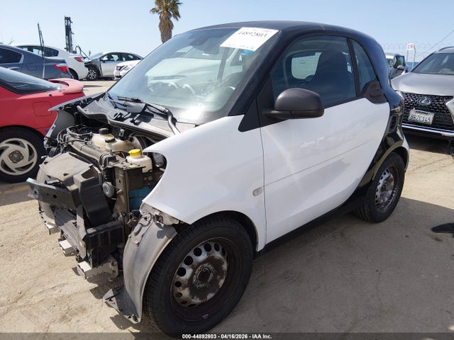 Smart Fortwo Pure 2016 WMEFJ5DA6GK071985 Image 2