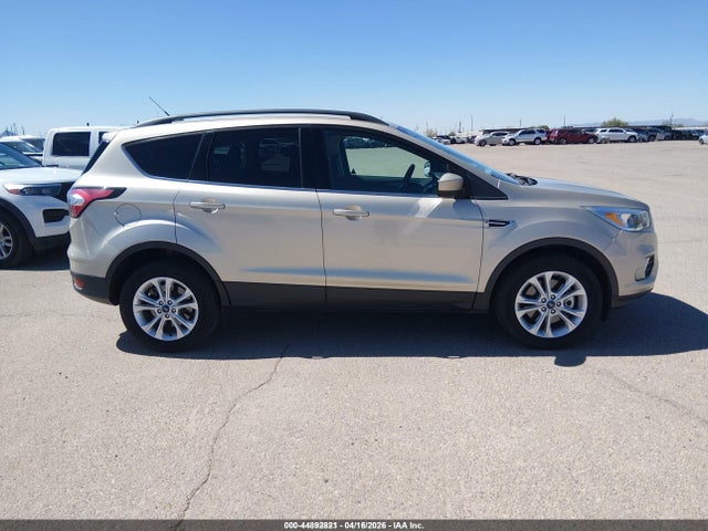 1FMCU9GD5JUC38768 Ford ESCAPE SE