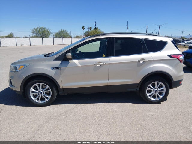 1FMCU9GD5JUC38768 Ford ESCAPE SE