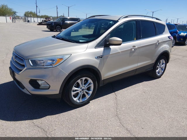 1FMCU9GD5JUC38768 Ford ESCAPE SE