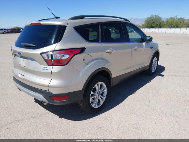 1FMCU9GD5JUC38768 Ford ESCAPE SE