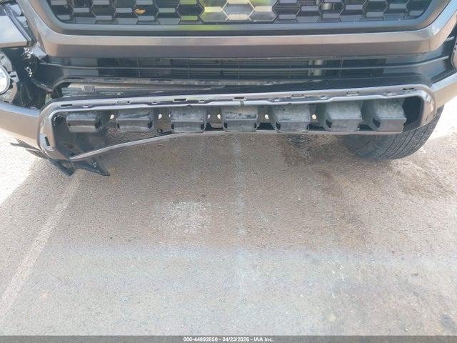 5TFAX5GN6JX106881 Toyota Tacoma Sr5
