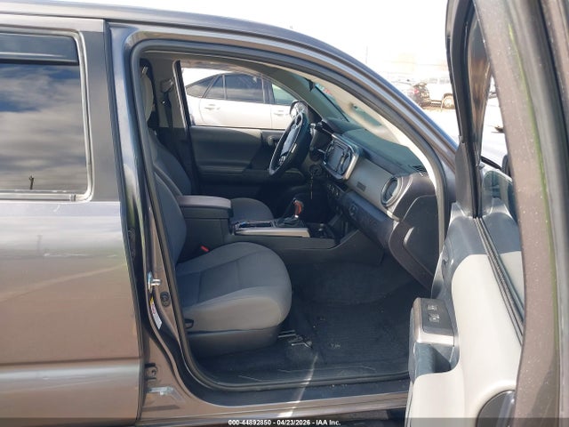 5TFAX5GN6JX106881 Toyota Tacoma Sr5