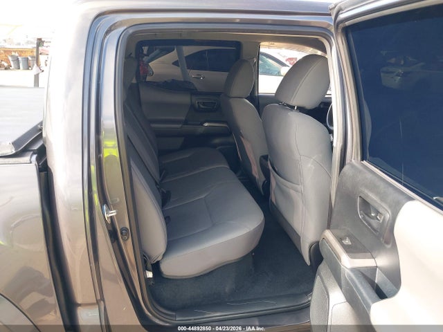 5TFAX5GN6JX106881 Toyota Tacoma Sr5