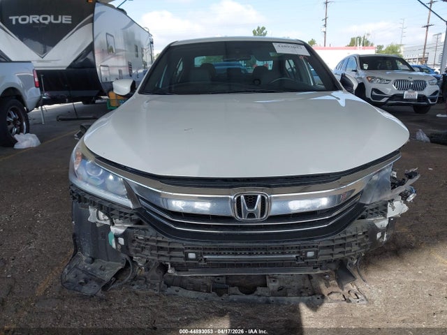 2017 Honda Accord Sport Se მანქანა იყიდება აუქციონზე, vin: 1HGCR2F18HA185176, აუქციონის ნომერი: 44893053