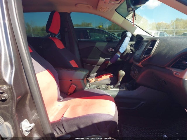 Продаж на аукціоні авто 2016 Jeep Cherokee Latitude, vin: 1C4PJMCS0GW270272, номер лоту: 44893101