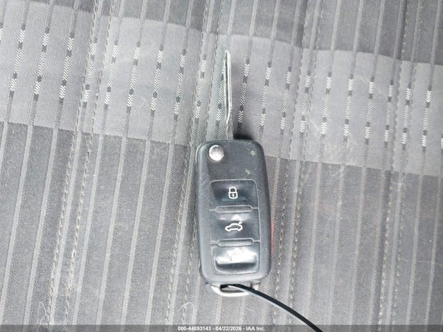 Продажа на аукционе авто 2012 Volkswagen Beetle 2.0t, vin: 3VW4A7AT4CM643904, номер лота: 44893143