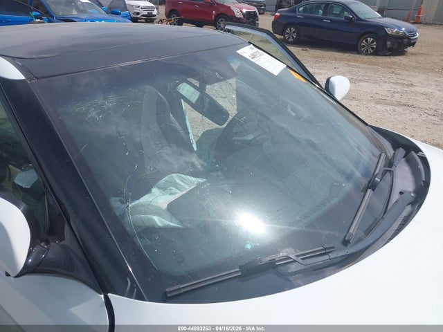 Продажа на аукционе авто 2016 Hyundai Veloster, vin: KMHTC6AD1GU298355, номер лота: 44893253