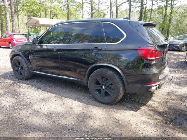 2016 BMW X5 5UXKR6C5XG0J81027 Photo 2