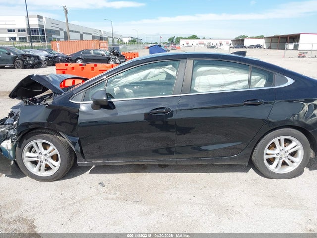 44893318 :رقم المزاد ، 1G1BE5SMXH7159014 vin ، 2017 Chevrolet Cruze Lt Auto مزاد بيع
