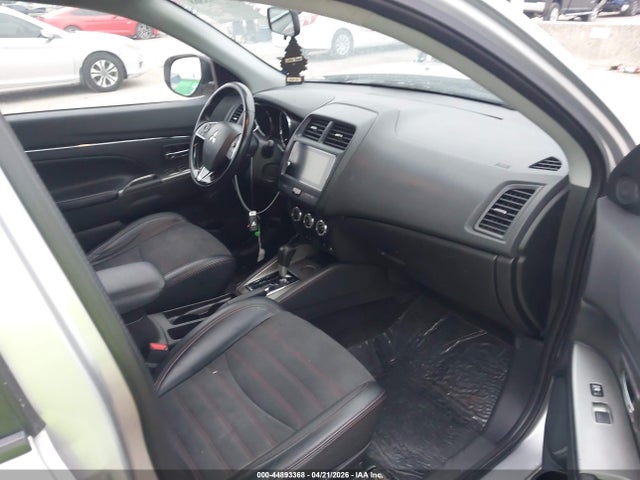44893368 :رقم المزاد ، JA4AP3AW8JU001633 vin ، 2018 Mitsubishi Outlander Sport 2.4 Se مزاد بيع