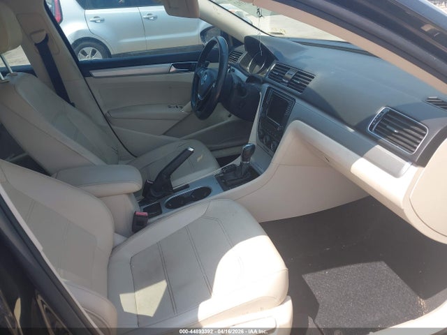 44893392 :رقم المزاد ، 1VWLA7A36KC003902 vin ، 2019 Volkswagen Passat 2.0t Wolfsburg Edition مزاد بيع