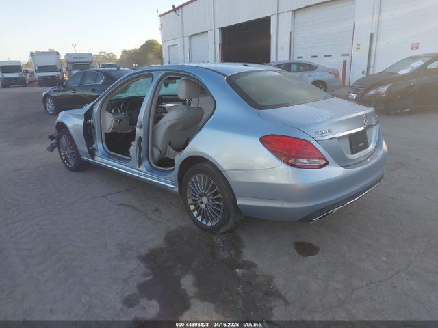 2015 MERCEDES-BENZ C 300 55SWF4KBXFU015886 Photo 2
