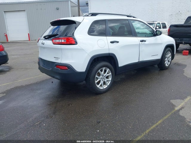 1C4PJLAB6GW216715 Jeep Cherokee Sport