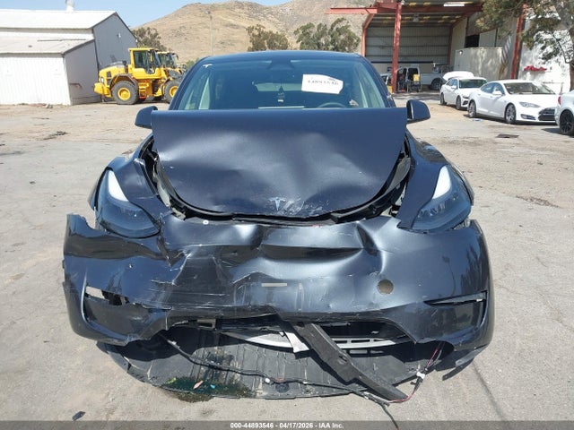Продажа на аукционе авто 2024 Tesla Model Y Long Range Dual Motor All-wheel Drive, vin: 7SAYGDEE5RF125880, номер лота: 44893546
