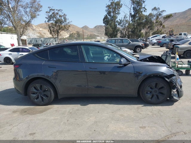 Продажа на аукционе авто 2024 Tesla Model Y Long Range Dual Motor All-wheel Drive, vin: 7SAYGDEE5RF125880, номер лота: 44893546