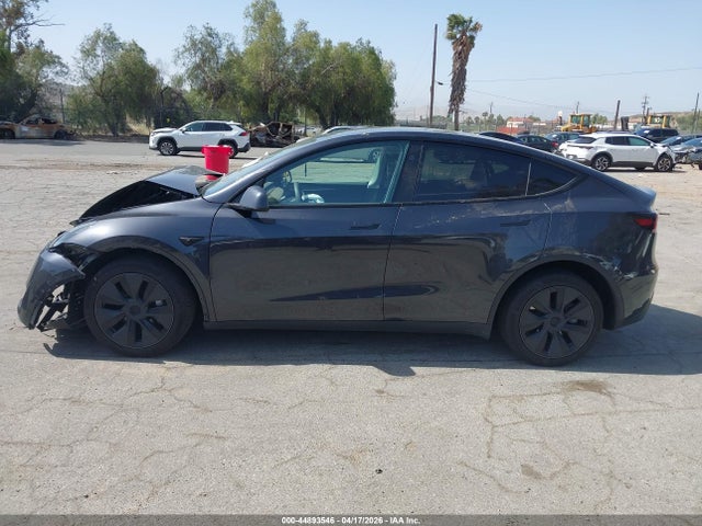 Продажа на аукционе авто 2024 Tesla Model Y Long Range Dual Motor All-wheel Drive, vin: 7SAYGDEE5RF125880, номер лота: 44893546