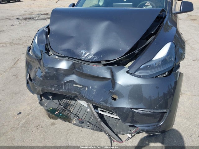 Продажа на аукционе авто 2024 Tesla Model Y Long Range Dual Motor All-wheel Drive, vin: 7SAYGDEE5RF125880, номер лота: 44893546