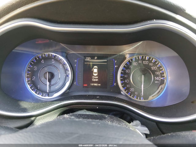 2015 Chrysler 200 Limited მანქანა იყიდება აუქციონზე, vin: 1C3CCCAB4FN724263, აუქციონის ნომერი: 44893591