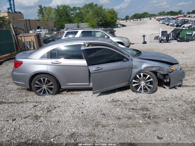 2014 Chrysler 200 Touring მანქანა იყიდება აუქციონზე, vin: 1C3CCBBB0EN107739, აუქციონის ნომერი: 44893671