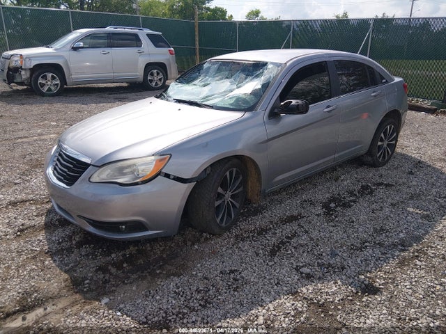 2014 Chrysler 200 Touring მანქანა იყიდება აუქციონზე, vin: 1C3CCBBB0EN107739, აუქციონის ნომერი: 44893671