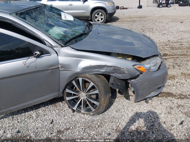 2014 Chrysler 200 Touring მანქანა იყიდება აუქციონზე, vin: 1C3CCBBB0EN107739, აუქციონის ნომერი: 44893671