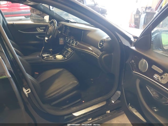 44894007 :رقم المزاد ، WDDZF4KB0HA012236 vin ، 2017 Mercedes-benz E 300 4matic مزاد بيع