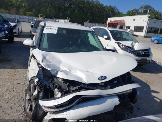 44894040 :رقم المزاد ، KNDJ33AU1L7008005 vin ، 2020 Kia Soul Ex مزاد بيع