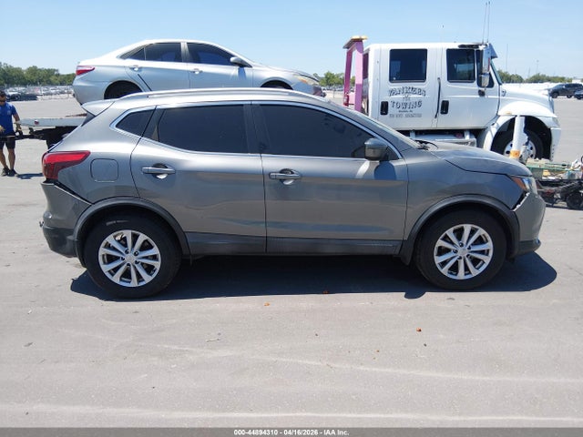 44894310 :رقم المزاد ، JN1BJ1CPXJW162742 vin ، 2018 Nissan Rogue Sport Sv مزاد بيع