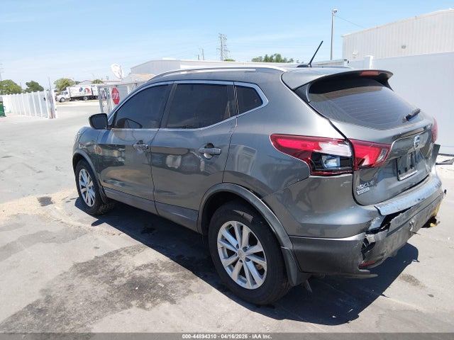 44894310 :رقم المزاد ، JN1BJ1CPXJW162742 vin ، 2018 Nissan Rogue Sport Sv مزاد بيع