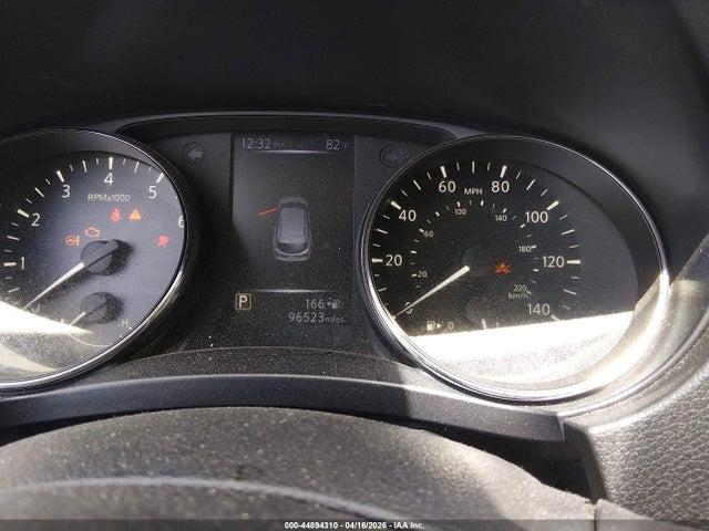 44894310 :رقم المزاد ، JN1BJ1CPXJW162742 vin ، 2018 Nissan Rogue Sport Sv مزاد بيع