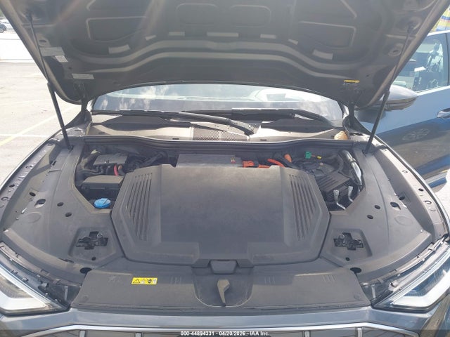 44894331 :رقم المزاد ، WA1VAAGE1KB005963 vin ، 2019 Audi E-tron Premium Plus مزاد بيع