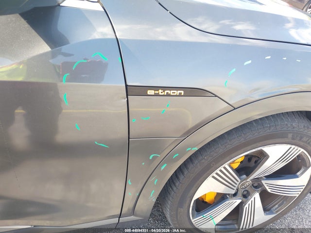44894331 :رقم المزاد ، WA1VAAGE1KB005963 vin ، 2019 Audi E-tron Premium Plus مزاد بيع