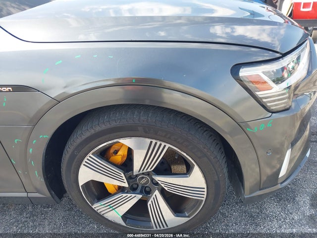 44894331 :رقم المزاد ، WA1VAAGE1KB005963 vin ، 2019 Audi E-tron Premium Plus مزاد بيع
