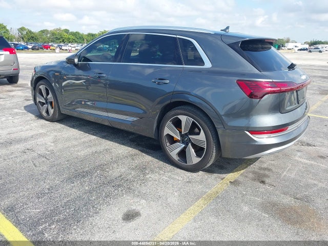 44894331 :رقم المزاد ، WA1VAAGE1KB005963 vin ، 2019 Audi E-tron Premium Plus مزاد بيع