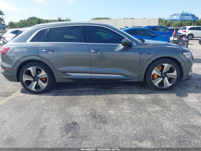 44894331 :رقم المزاد ، WA1VAAGE1KB005963 vin ، 2019 Audi E-tron Premium Plus مزاد بيع