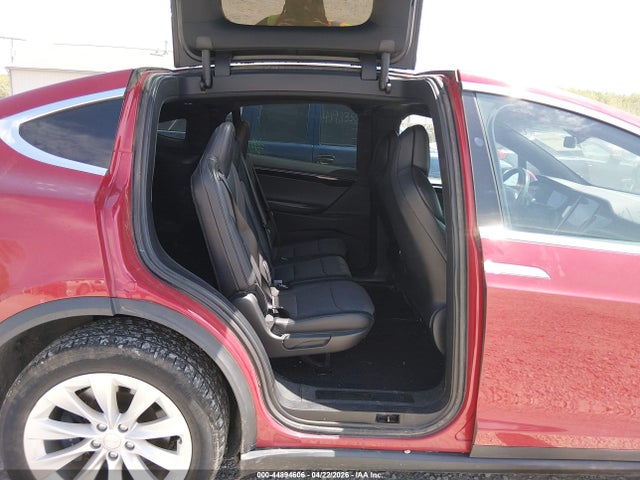 44894606 :رقم المزاد ، 5YJXCDE22JF133885 vin ، 2018 Tesla Model X 100d/75d/p100d مزاد بيع