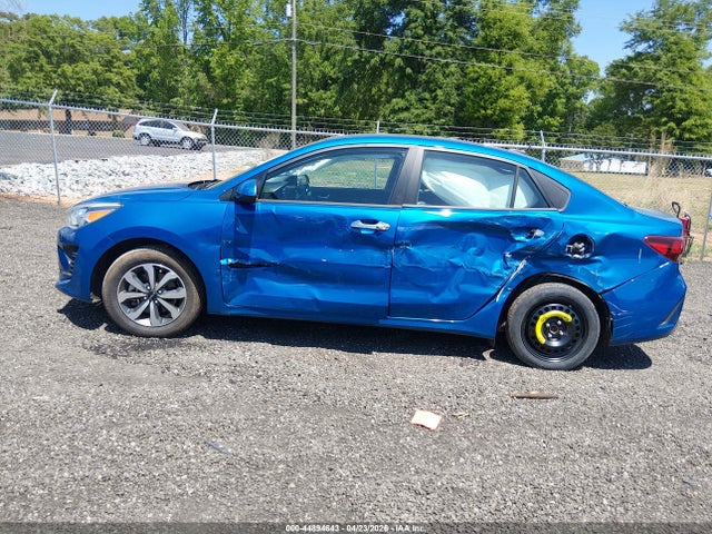 2022 Kia Rio S მანქანა იყიდება აუქციონზე, vin: 3KPA24AD5NE434212, აუქციონის ნომერი: 44894643