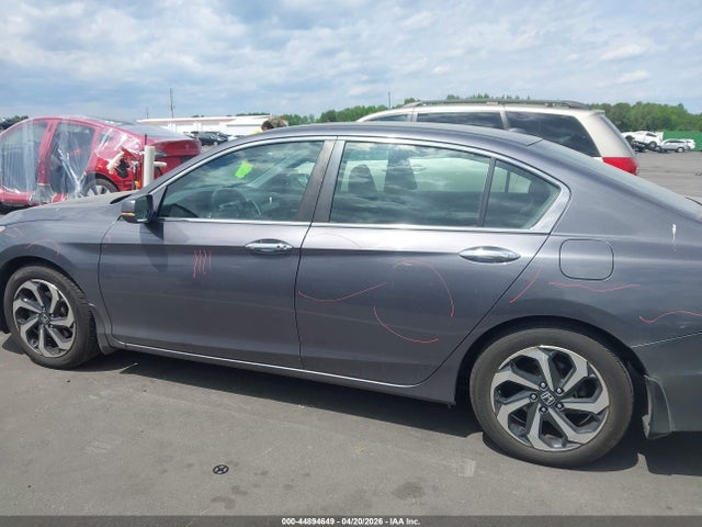 44894649 :رقم المزاد ، 1HGCR2F00HA087833 vin ، 2017 Honda Accord Ex مزاد بيع