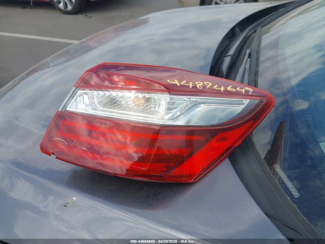 44894649 :رقم المزاد ، 1HGCR2F00HA087833 vin ، 2017 Honda Accord Ex مزاد بيع
