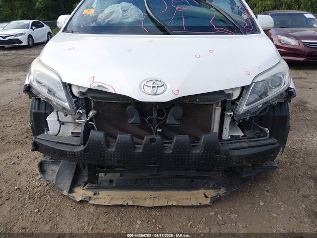 44894703 :رقم المزاد ، 5TDYK3DC7GS738274 vin ، 2016 Toyota Sienna Limited 7 Passenger مزاد بيع