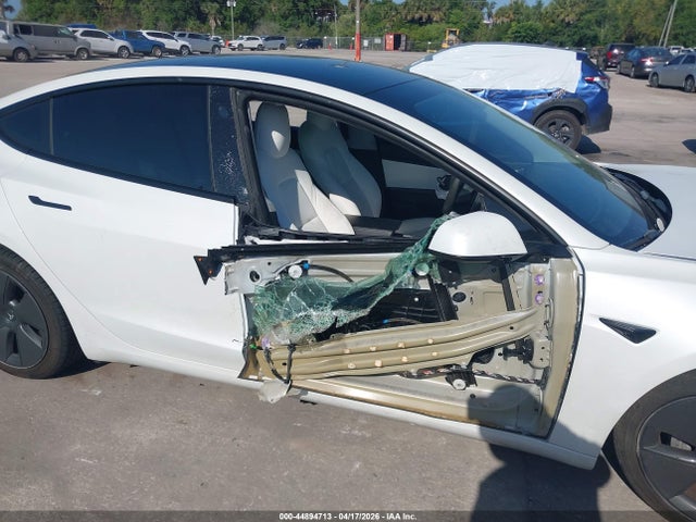 2021 Tesla Model 3 Standard Range Plus Rear-wheel Drive მანქანა იყიდება აუქციონზე, vin: 5YJ3E1EAXMF915922, აუქციონის ნომერი: 44894713