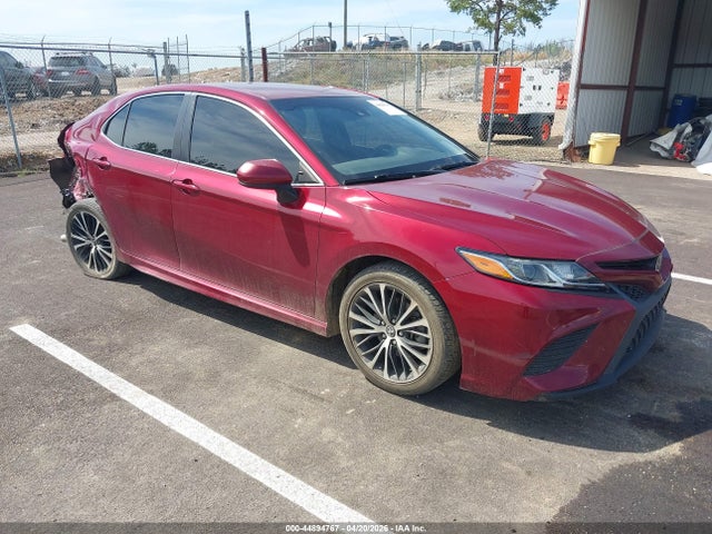 44894767 :رقم المزاد ، 4T1B11HK4JU660940 vin ، 2018 Toyota Camry Se مزاد بيع