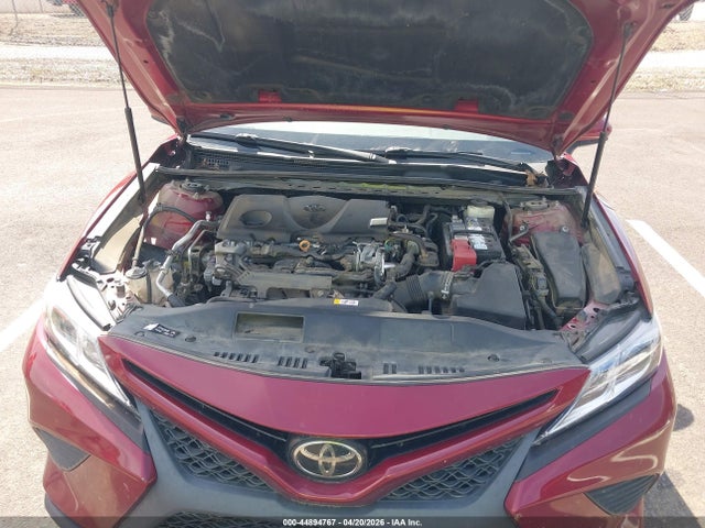 44894767 :رقم المزاد ، 4T1B11HK4JU660940 vin ، 2018 Toyota Camry Se مزاد بيع