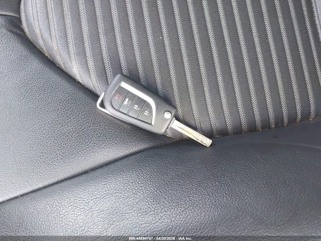 44894767 :رقم المزاد ، 4T1B11HK4JU660940 vin ، 2018 Toyota Camry Se مزاد بيع