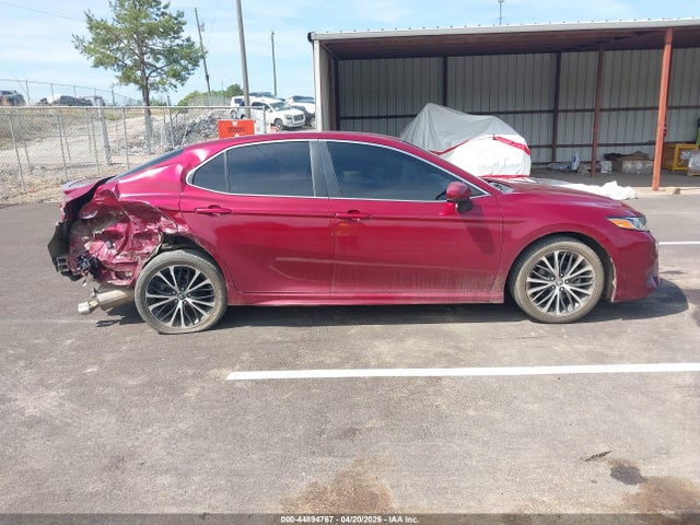 44894767 :رقم المزاد ، 4T1B11HK4JU660940 vin ، 2018 Toyota Camry Se مزاد بيع
