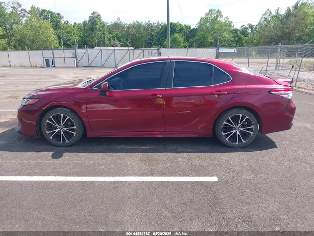 44894767 :رقم المزاد ، 4T1B11HK4JU660940 vin ، 2018 Toyota Camry Se مزاد بيع