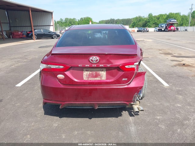 44894767 :رقم المزاد ، 4T1B11HK4JU660940 vin ، 2018 Toyota Camry Se مزاد بيع