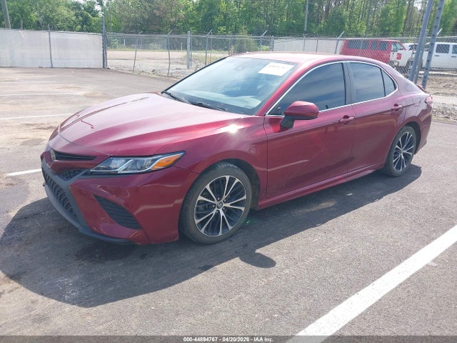 44894767 :رقم المزاد ، 4T1B11HK4JU660940 vin ، 2018 Toyota Camry Se مزاد بيع